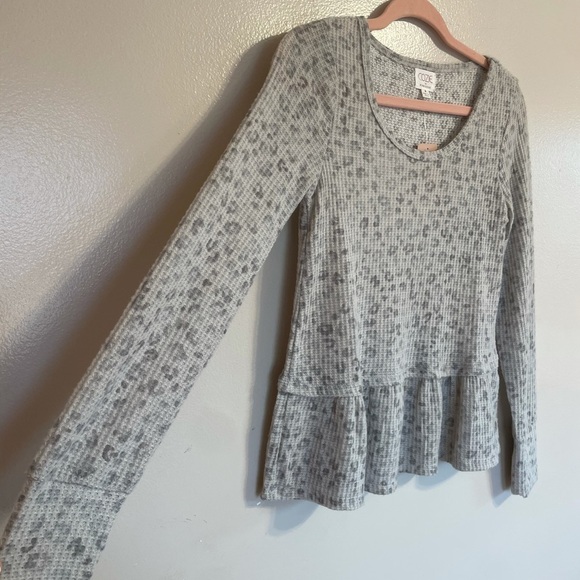 cozie by Pink Rose Light Grey Leopard Print Top - Picture 3 of 10